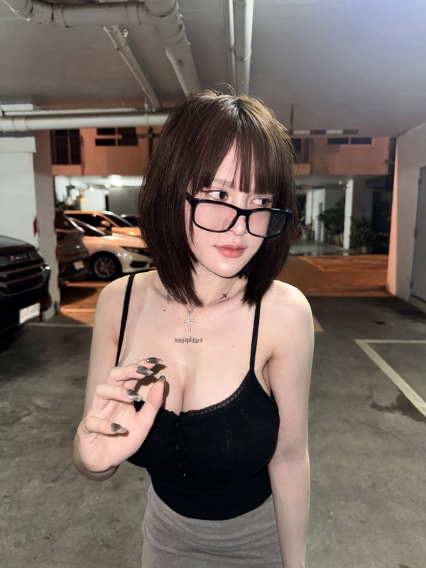 Anny Aphinya 8